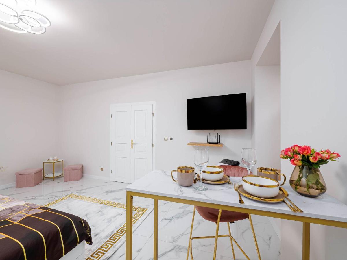 Apartament Gold Aleja Nmp 8 - Free Parking Częstochowa Eksteriør bilde