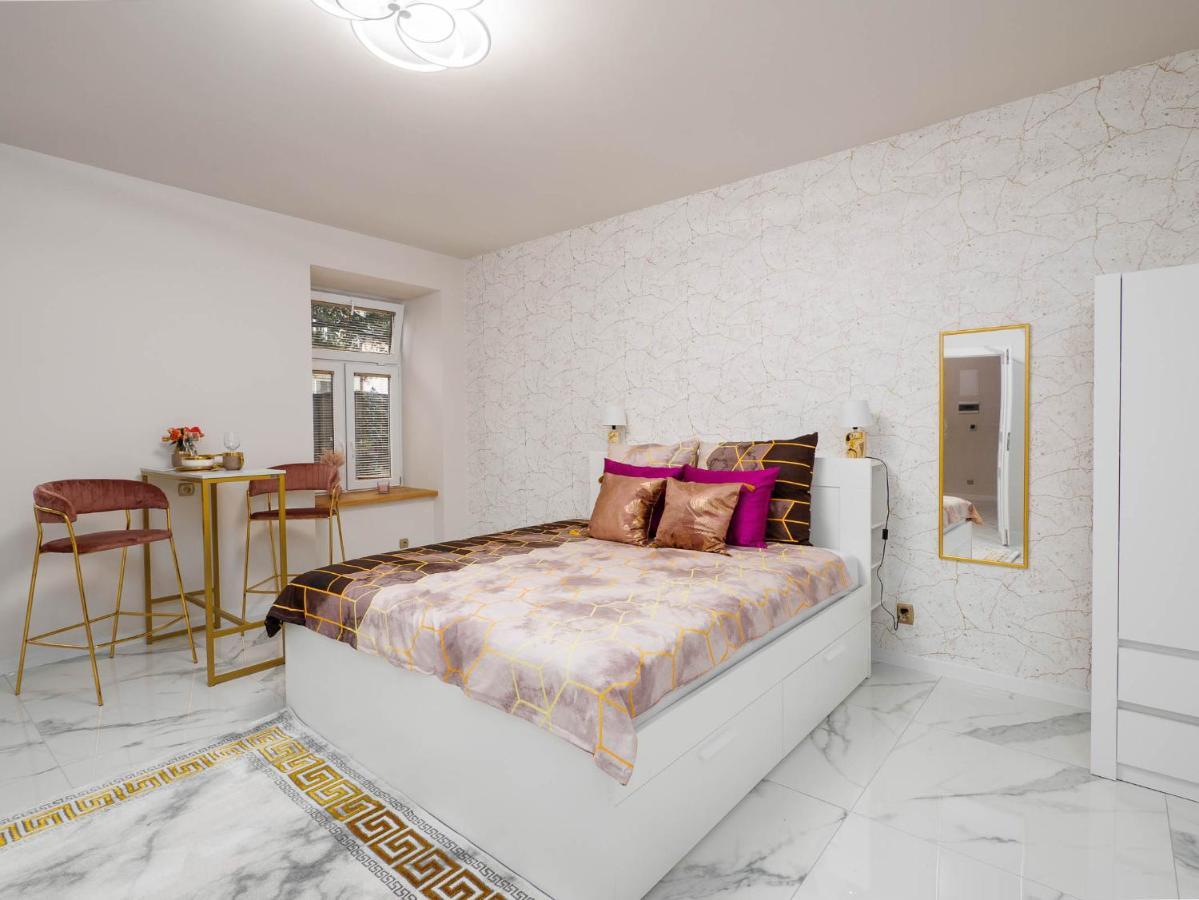 Apartament Gold Aleja Nmp 8 - Free Parking Częstochowa Eksteriør bilde